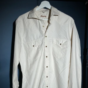 Stenströms overshirt - Inköpt på NK Stockholm. Kvitto finns ej.   Köparen står för fraktkostnaden.   Kan mötas upp i centrala Stockholm.   Allt på min sida är äkta.