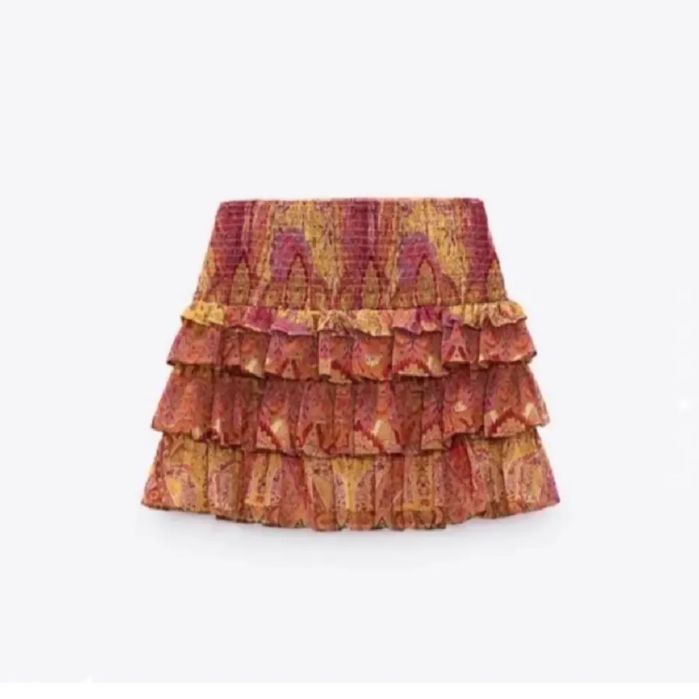 Säljer min kjol från zara då den inte används längre. Kjolar.