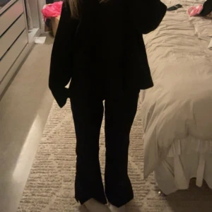 Kostymbyxor  - Kostymbyxor från Bikbok i storlek 34. Dom är i petite och är knappast andvända. Skriv för fler bilder. Pris kan diskuteras 