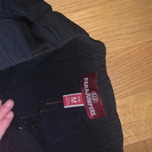 Parajumper byxor  - Lägger ut domhär byxorna då ja inte använder dom längre 