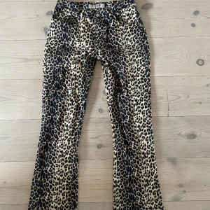 Leopard jeans - Snygga jeans 