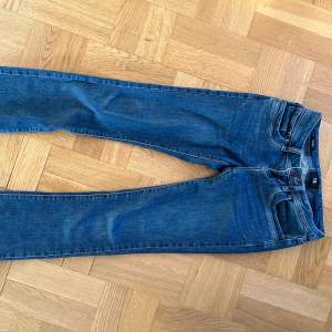 Ltb jeans nyskick i modellen valerie, aldrig använda säljs för 450kr! Midjemåttet rakt över är 35 cm!🩷🩷frakt tillkommer