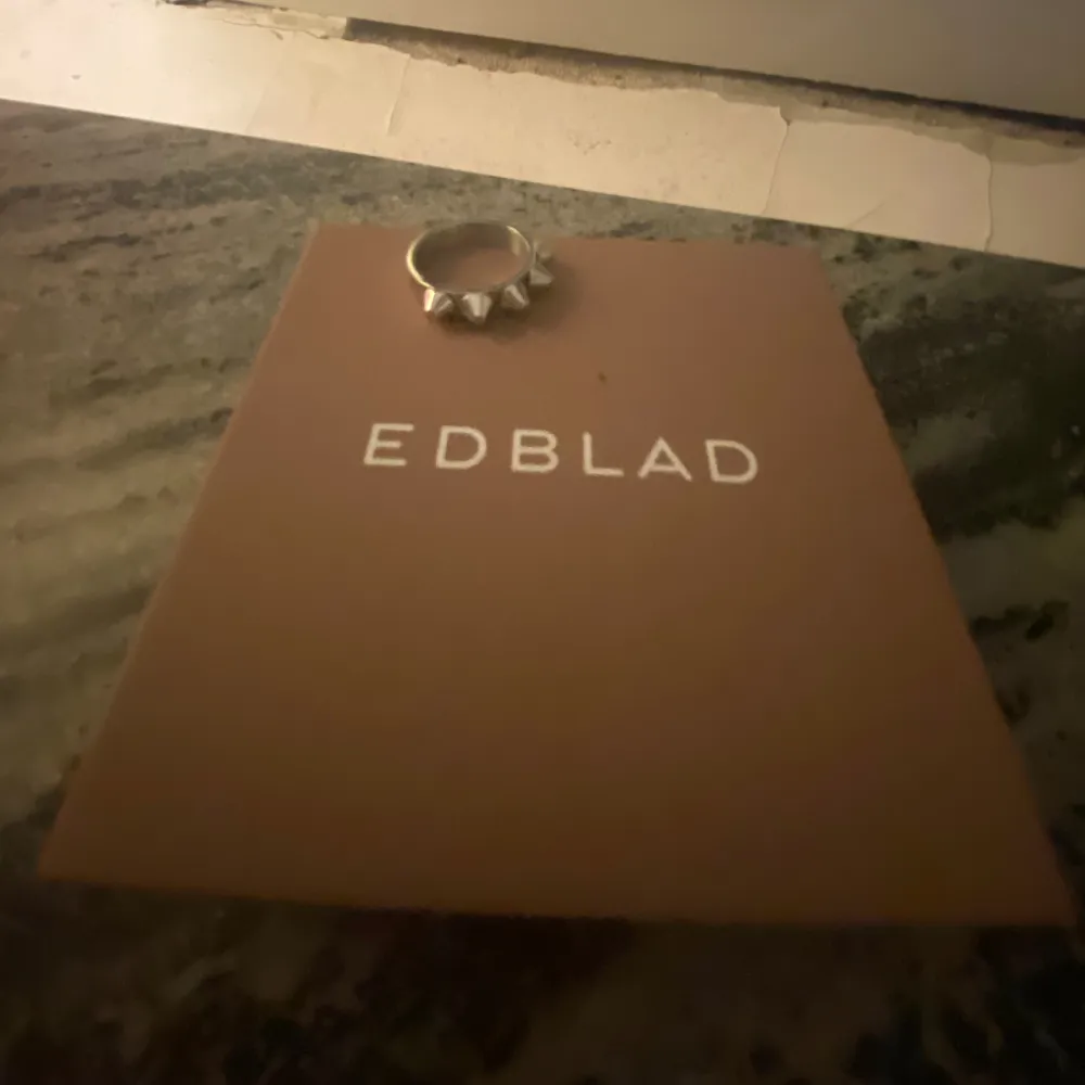 säljer min Edblad ring som jag fick för ca 5 månader sen 💓💓 storlek 16.00 (s) 🥰🙏🏼. Accessoarer.