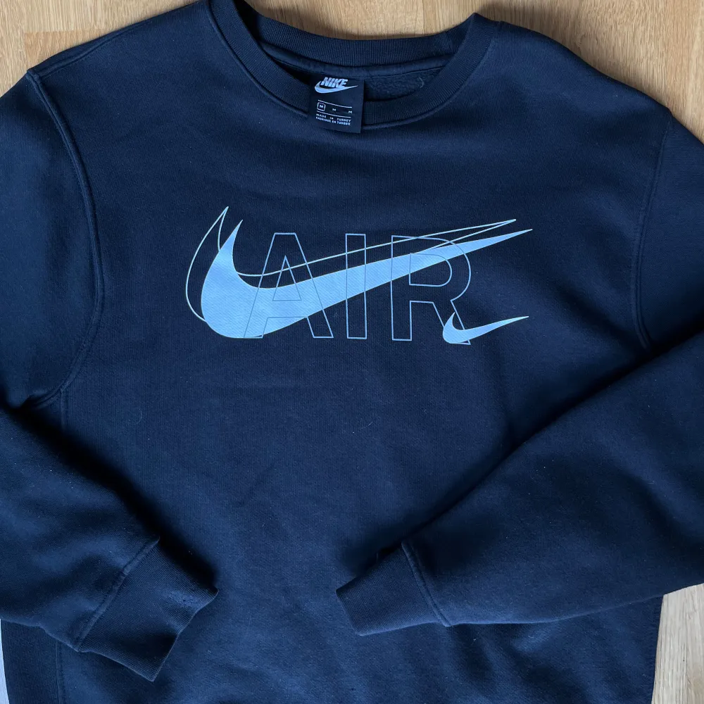 Nike sweatshirt i mycket fint skick! Endast använd några enstaka gånger . Tröjor & Koftor.