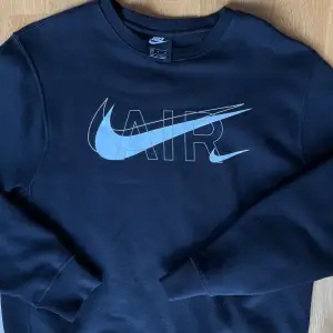 Nike sweatshirt i mycket fint skick! Endast använd några enstaka gånger 
