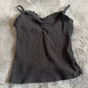 Super fint svart linne - Jätte fint svart linne och har bara använt få gången