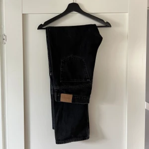 Svarta Jeans - Ett par svarta jeans från Weekday. Relativt använda men i väldigt bra skick.