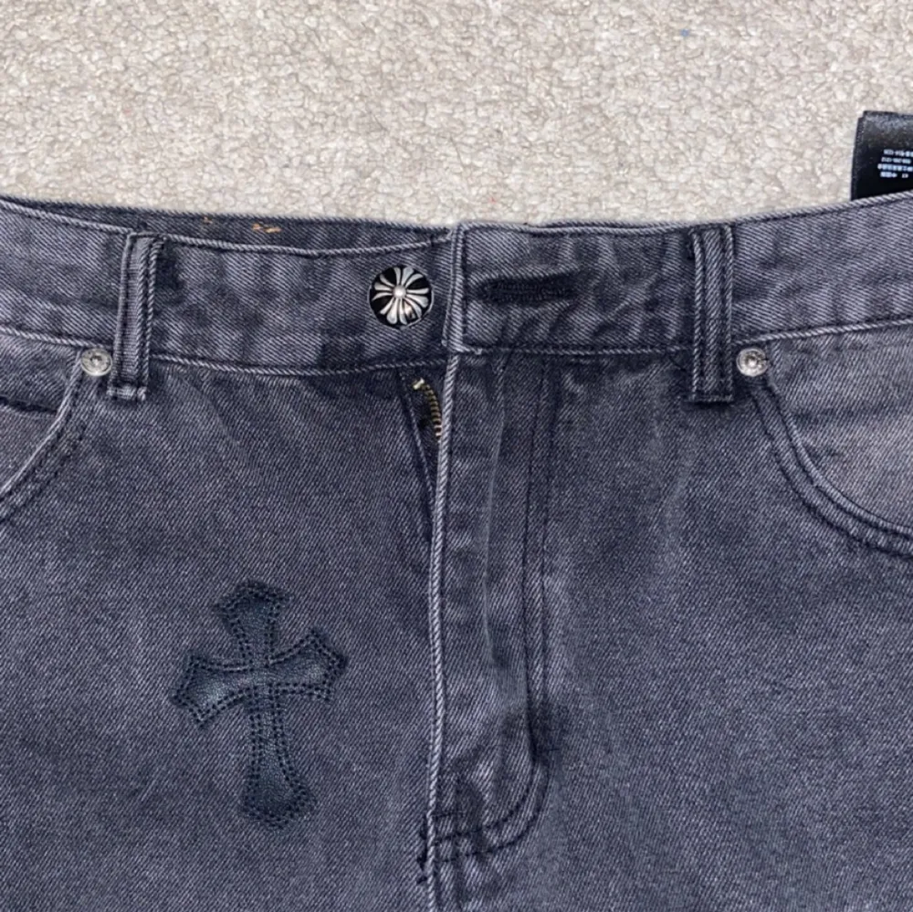 Strl 34 | Helt nya o fräscha chrome hearts jeans | 1:1 |  🙌☝️| Lite stora för mig |. Jeans & Byxor.