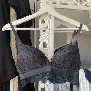Bralette  - Oanvänd bralette i mycket bra skick!