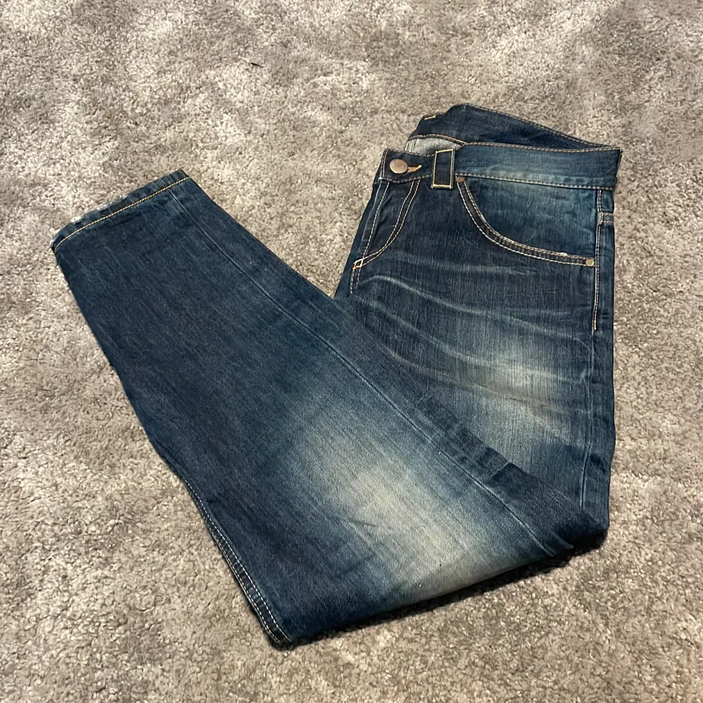 Hej! Vi säljer nu ett par riktigt snygga dondup jeans i modellen P857 | Strl: 30 Skick: 9/10 Retail: ca 3000kr | För ytterligare frågor är det bara att skriva🤝. Jeans & Byxor.