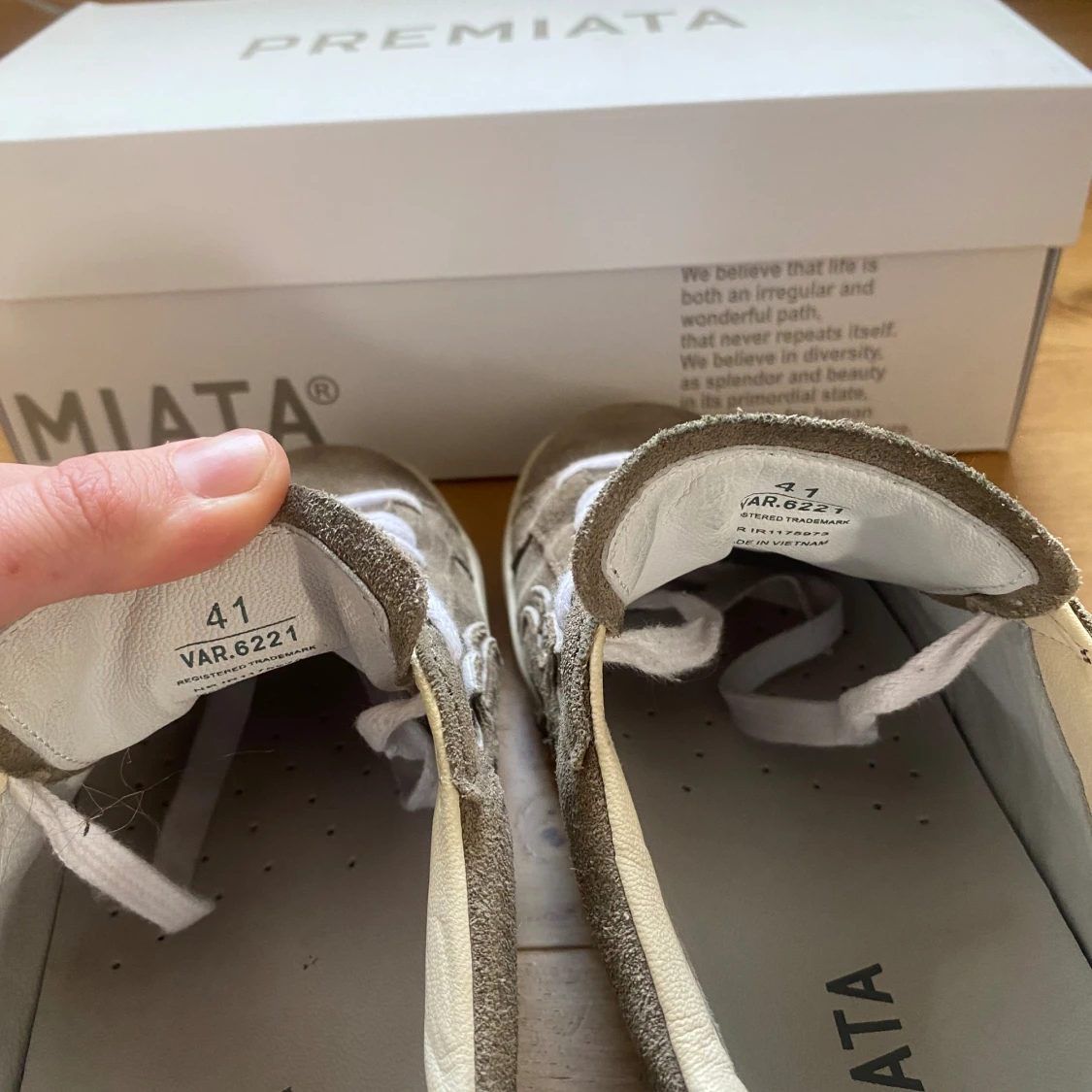 Premiata skor 41 - 93