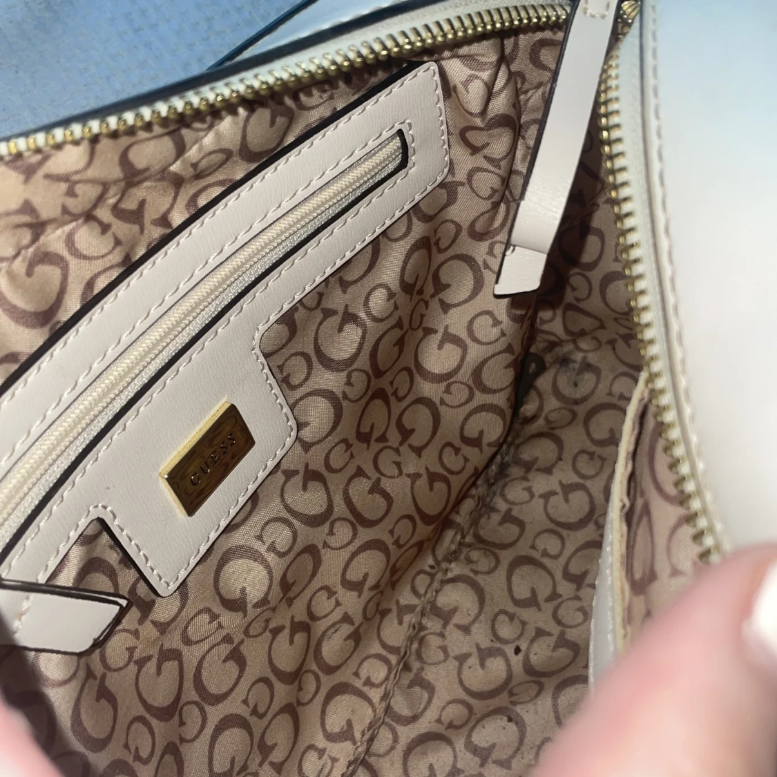 Ljusrosa GUESS väska - 90