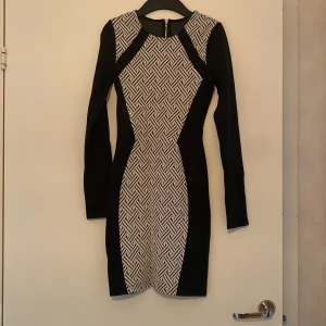 Klänning - Mycket fin tajt klänning  Str: XS  Pris: 50kr