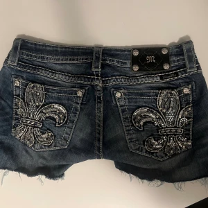 Miss me shorts! - As snygga miss me shorts perfekta nu till sommaren! Säljer då de är för stora för mig!! Kontakta gärna om du har frågor!💕💕
