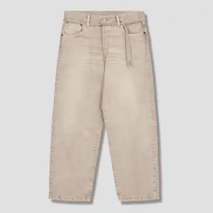 ”1991 Toj Sahara” Jeans från Acne Studios i gott skick till salu! Mått kan skickas om det önskas! 😌Tveka inte på att höra av dig vid funderingar 🙏🏼