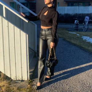 Topp - Säljer denna topp eftersom den inte kommer till användning längre, inga skador. Pris kan diskuteras!🖤