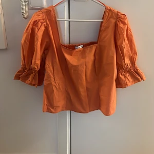 Topp - Säljer min fina blus från STOCKH LM, använd få tal gånger💞💞