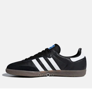 Adidas Sambas svarta - Helt nya Adidas Sambas OG svart. Storlek 40. Använda en gång. Köpt på Asos nyss men de är för små för mig! Skulle säga att de verkligen är en 39. Nypris 1 139 säljer för 1 000 vill bara sälja de så jag kan köpa nya i rätt storlek🥰🥰🥰