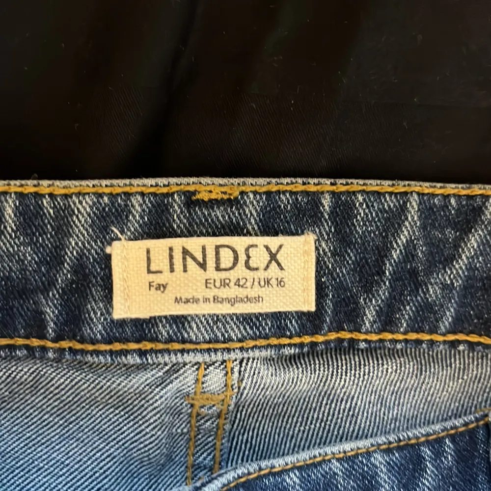 utsvängda jeans  tar ej emot swish . Jeans & Byxor.