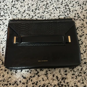 Ideal of Sweden datorfodral  - Använd fåtal gånger, säljer på grund av att nya datorn inte får plats 