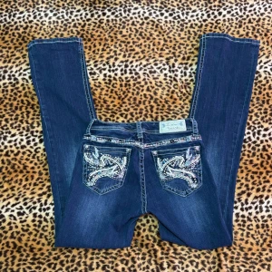 2000s grace's jeans - ✰*฿✩‧₊˚ läs gärna köpvillkoren innan köp - FAST PRIS ✰ midjemått: 33 cm, innerben: 78 cm ✰ bootcut lowrise modell, miss me liknande jeans! ✰ inga bilder på, dem är för små på mig ✰ inga märkbara defekter ✰ skriv vid frågor💋