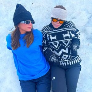 Blå sweatshirt - AFTERSKI! Coboltblå sweatshirt! Passar 34-38!