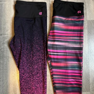 Träningstights storlek L - Två par mönstrade träningstights i storlek L. Säljes tillsammans för 100kr ej separat. Köpta på rusta och knappt använda! 
