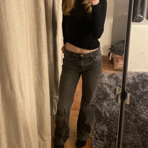 Midwaist jeans - Avklippta men passar mig som är ungefär 165cm💗