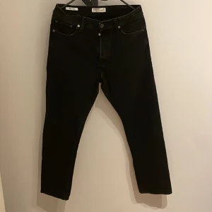 Jack and Jones  - Jack and Jones Jens svarta. Pris går ej att diskutera. Knappt andvända. 