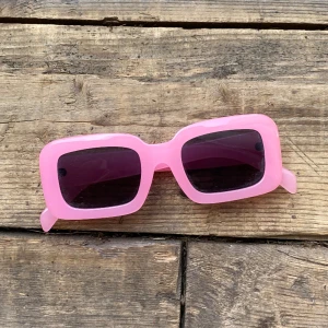 Solglasögon  - Solglasögon från H&M, knappt använda💗