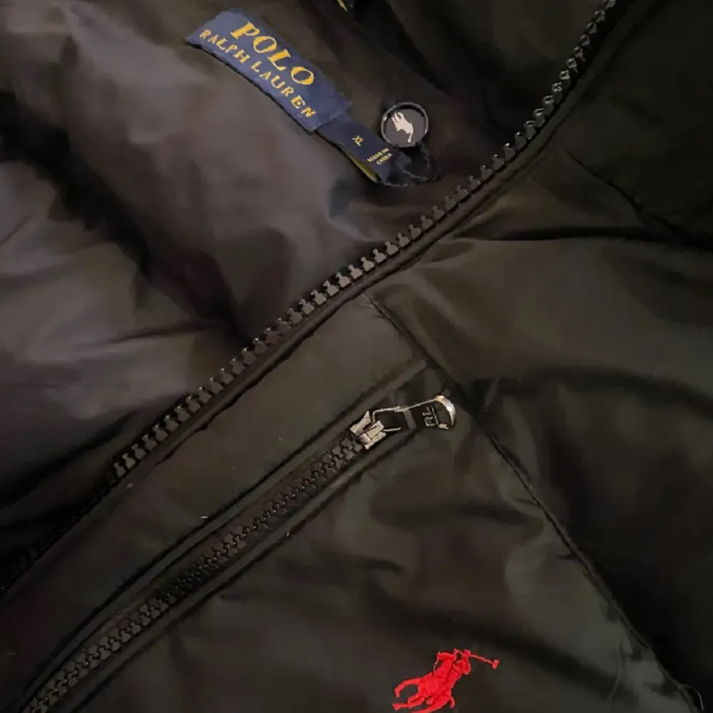 Ralph Lauren jacka i bra skick, storlek XL men passar de som har L också. Jackor.