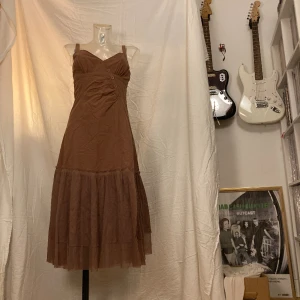 Klänning franskt märke - Klänning från fransk märke. Köpt second hand men ny med prislapparna kvar. Storlek S ☘️