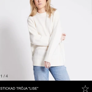 Stickad tröja - Säljer nu min stickade tröja från lager 157 ”Lise” som är slutsåld på hemsidan, då den inte kommer till användning för mig. Tröjan är aldrig använd och är i nyskick!!🥰