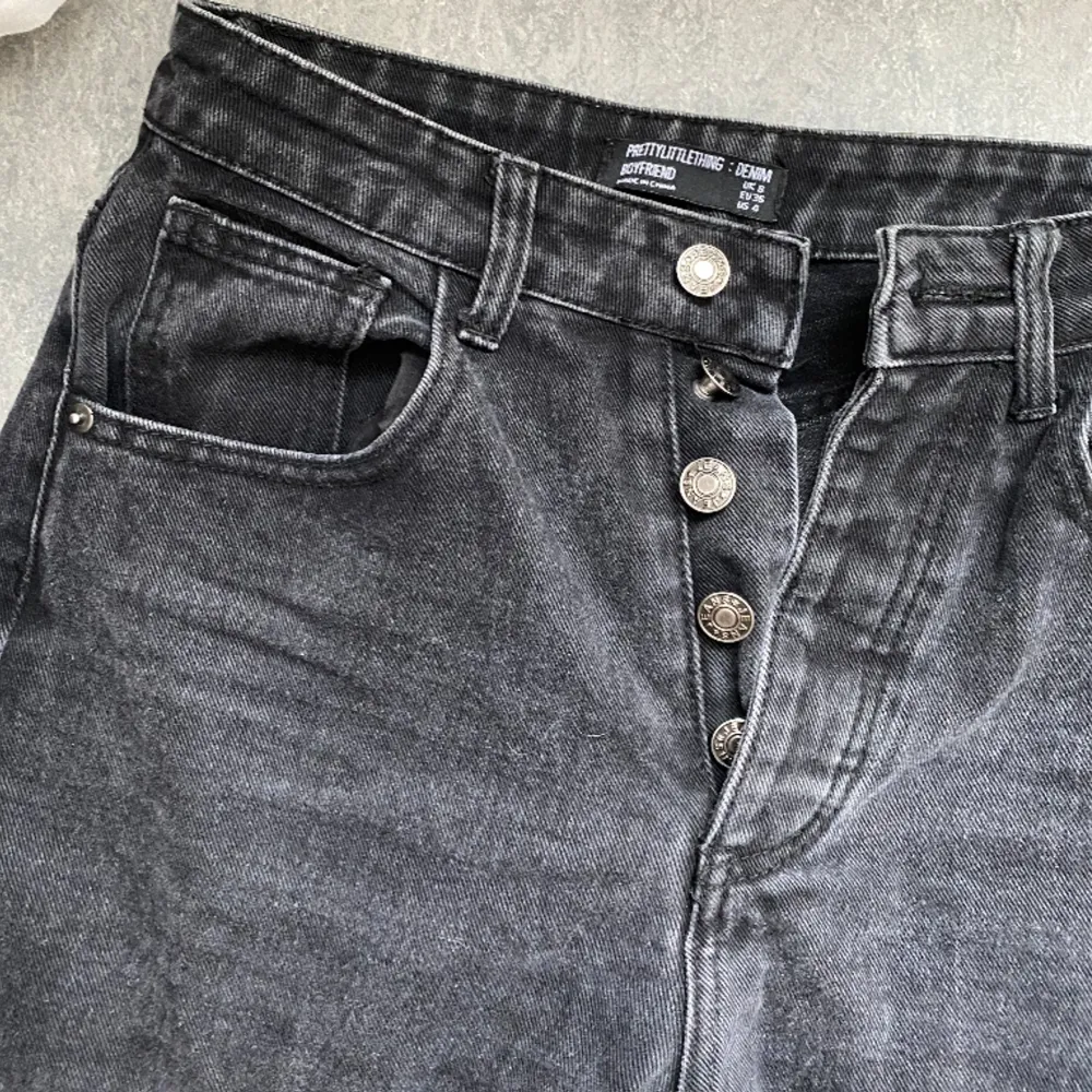 Högmidjade boyfriend jeans i fint skick🖤. Jeans & Byxor.