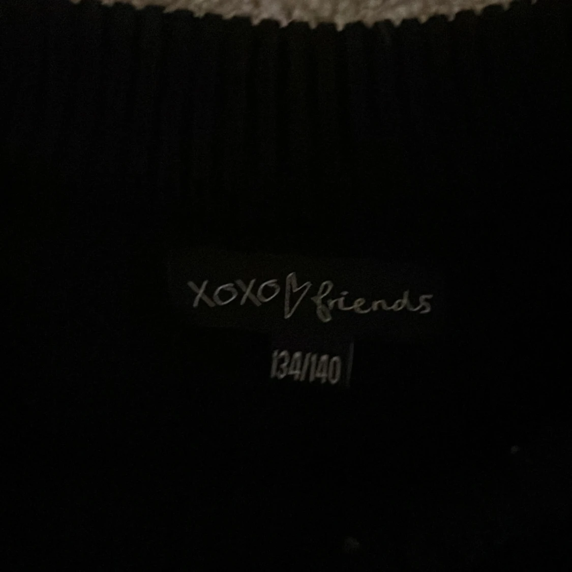 Svart stickad magtröja  - 90