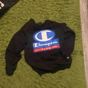 Långärmad champion tröja - Säljer då jag inte fått nån användning. Inprincip helt ny då den aldrig e använd