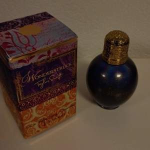 Taylor swift's wonderstruck parfym, helt full med boxen som är hel, har fler!