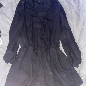 Fin byxdress  - Säljer min svarta byxdress bra skick🩷👚