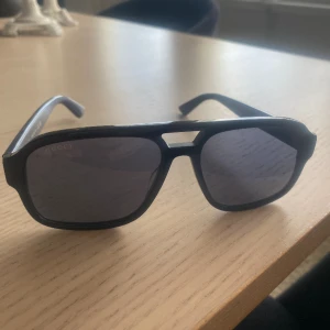 Gucci solglasögon  - säljer nu mina Gucci solglasögon !  Använda 1 sommar! Cond 8.5/10 Nypris 3,6 k  Men släpper för 1450kr 