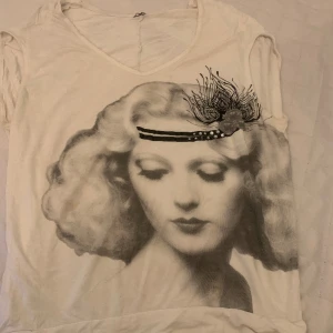 Vitt linne med tryck - Kommer inte till användning 