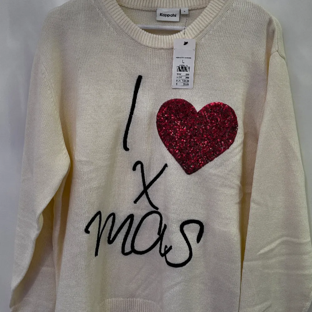 Säljer en fin beige ny tröja med texten: I Love X- mas.  Storlek: L / 40 Helt ny med tags, prislapp kvar 399:-. Tröjor & Koftor.