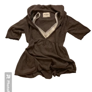 abercrobie kofta - gullig kofta från abercrombie som ej kommer till användning. står xl men är liten i storleken, passar xs/s. använd gärna köp nu 😙💗(linnet förljer med och är från brandy)