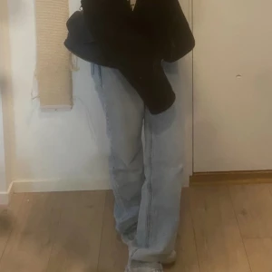 Jeans  - Lowwaist straight jeans från Gina Tricot. Inga defekter så i fint skick.  