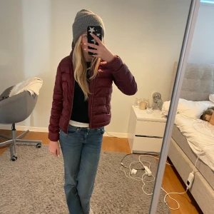 Colmar jacka dam - Sjukt snygg colmar jacka som är väldigt trendig! Perfekt för våren! Skriv om du har frågor❤️ nypris 4000kr mitt pris 1500kr