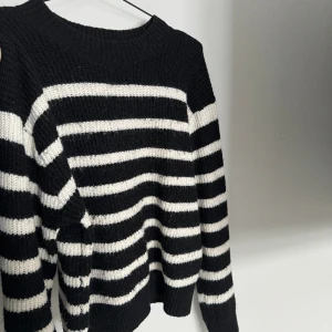 Stickade teljor - Stickade tröjor frpn hm, säljes styck