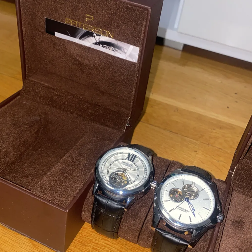 Säljer 2 paterson klockor helt oanvända min pappa hämta dom från Italien jag hjälper han sälja, riktiga priset på dom är 3000kr. Accessoarer.