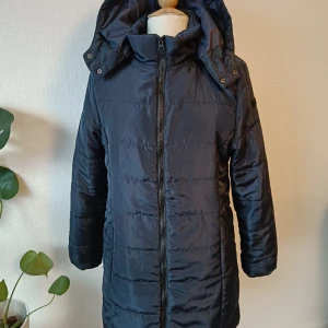 Helt ny vadderad jacka - Vindtätt material Mörkblå Oanvänd Passar för vår och höst 