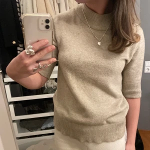 Kortärmad tröja  - Superfin!🥰 kommer ej till användning❣️