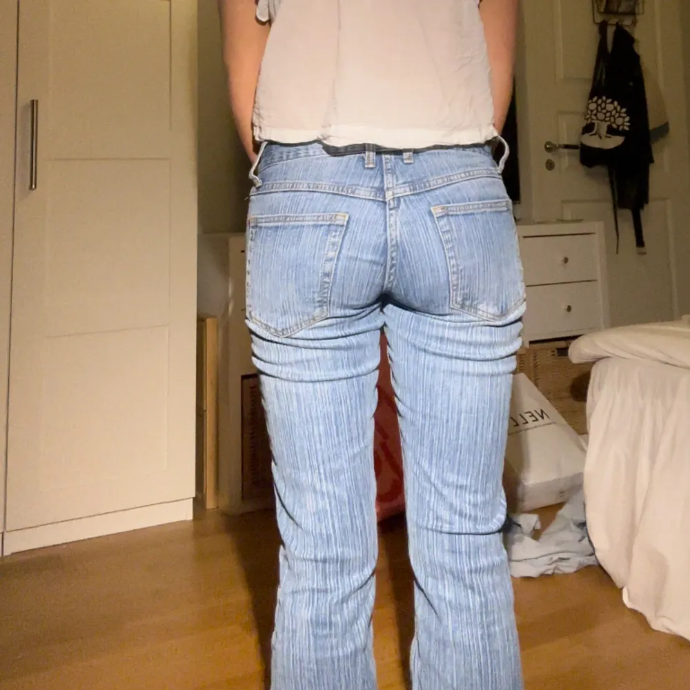 Lågmidjade jeans från brandy Melville! Knappt använda och superfint skick💗 midjemått 39 och innerben 80💗 p. Jeans & Byxor.