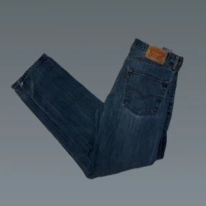 Levis 522 - Sköna Levis 522 jeans i storlek W31 L 32! Jeansen är i bra skick, hör av er om ni har några frågor💪